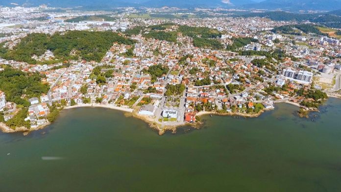 Vista aérea da orla do Centro Histórico de São José