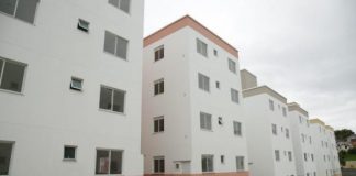 Exterior de dois blocos de apartamentos