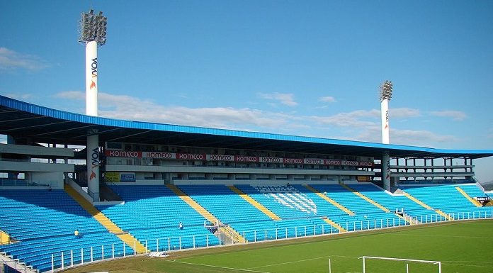 estádio da ressacada, do avaí, com as arquibancadas vazias