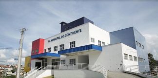 fachada externa do prédio; não há ninguém na foto