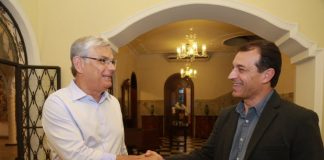 governadores se cumprimentam sorridentes