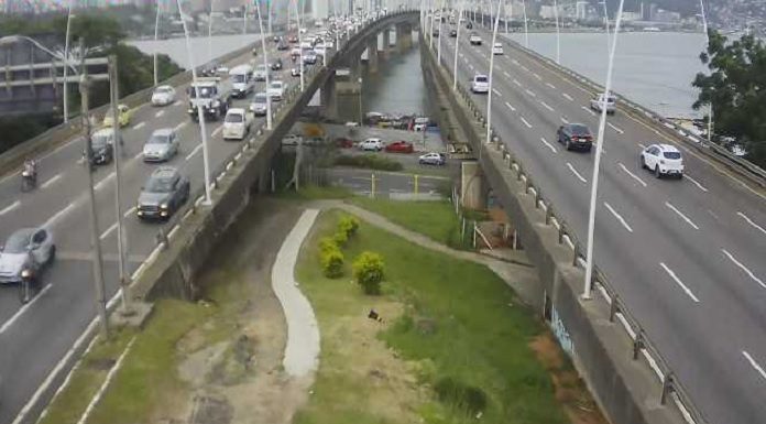 camera do alto mostra o transito nas pontes pedro ivo campos e colombo machado salles