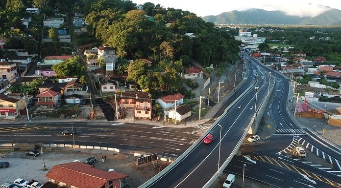 imagem aérea da pista do elevado