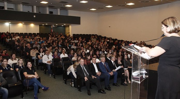 Comissão de Defesa dos Direitos da Pessoa com Deficiência se reuniu nesta terça para apresentar o modelo da Apae de Blumenau, que recentemente foi reconhecida pelo conselho estadual de educação como escola regular - Foto: Eduardo G. de Oliveira/Agência Alesc