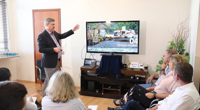 Mittmann apresentou alguns dados sobre a cidade e as prioridades que vai buscar na pasta, como o transporte coletivo - Foto: Cristiano Andujar/PMF