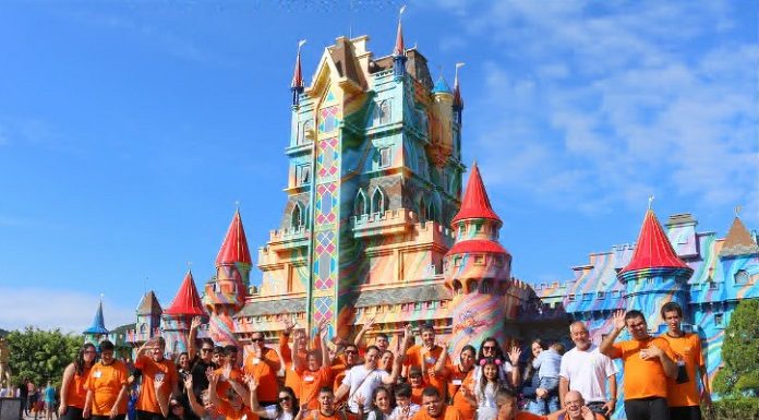 Encontro das Apaes leva todos os anos milhares de pessoas ao maior parque temático da América Latina, em Penha - Foto: Beto Carrero World/Divulgação/CSC