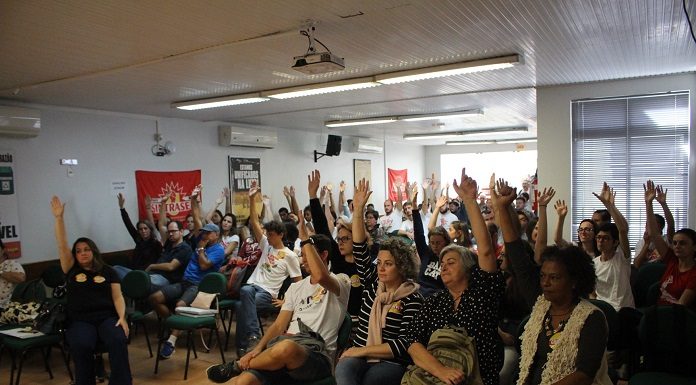 paralisação dos servidores de florianópolis - foto sintrasem