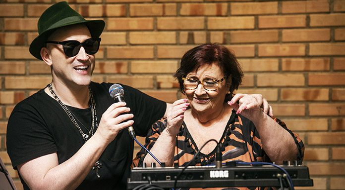 paulo gustavo e dona déa se apresentam na arena petry