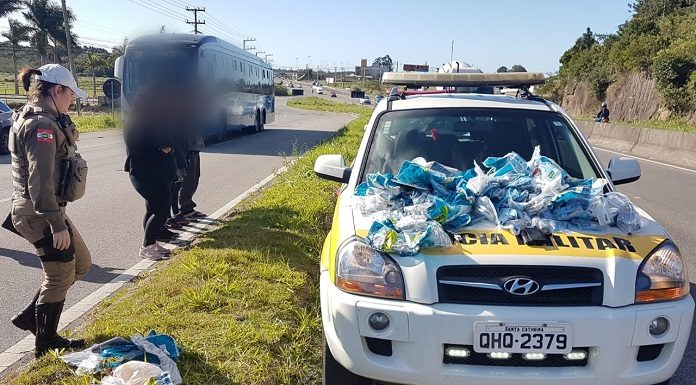 Quatro pessoas que roubaram comercio em Ingleses sao presas na SC 401