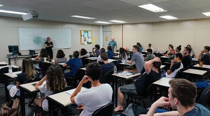 alunos em uma sala de aula da udesc