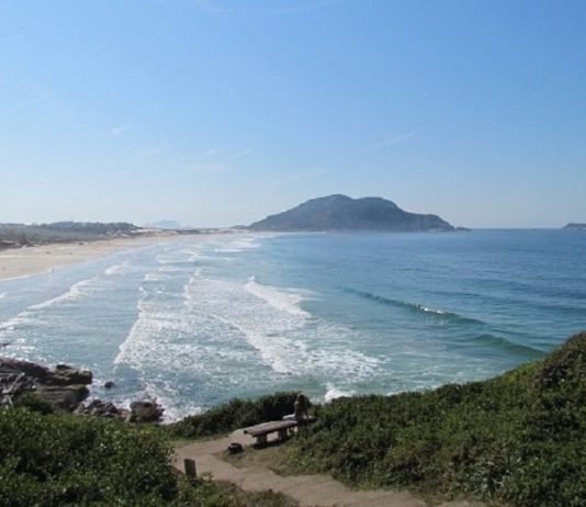 praia do santinho vista do costão direito