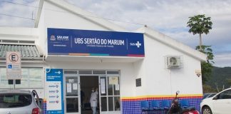 fachada do posto de saúde ubs serão do maruim; dois carros e moto na frente