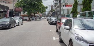 carros estacionados na rua koesa