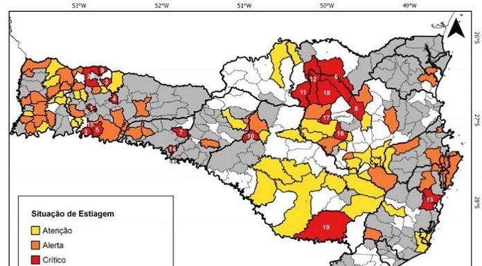 mapa de sc com escala de cores mostrando situação dos municípios