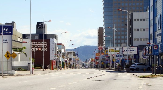 foto da avenida presidente kennedy vazia