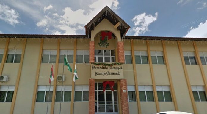 fachada da sede da prefeitura de rancho queimado