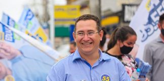 eduardo freccia sorridente em campanha