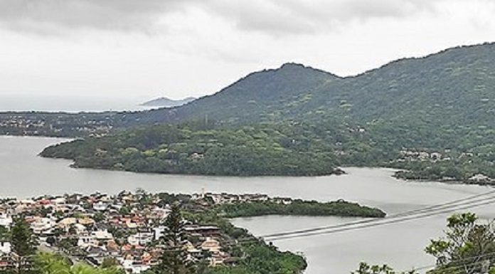 Vista do alto na Lagoa da Conceição