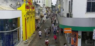 pessoas andando no calcadao da rua conselheiro mafra centro florianopolis