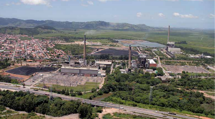 complexo de jorge lacerda visto em foto aérea; duas chaminés proeminentes