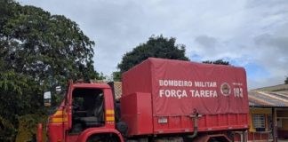 caminhão vermelho dos bombeiros