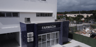 Fachada da nova farmácia pública no Norte da Ilha, vista de cima.