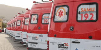 Alesc terá sessão especial sobre a situação do Samu em SC: Ambulâncias do Samu na garagem de um hospital