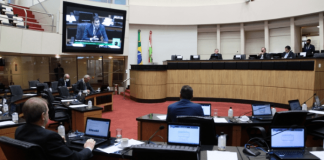 Reunião para falar sobre a compra de vacinas contra a Covid-19