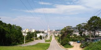 A Avenida das Torres, uma das principais artérias de trânsito da cidade e que permitiu o desenvolvimento de mais bairros