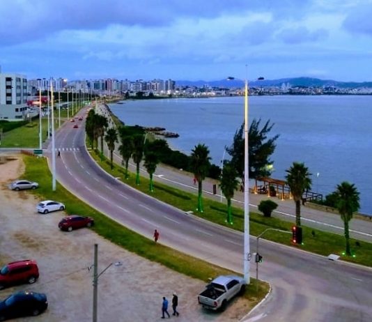 Beira-mar de São José é um dos pontos mais valorizados do município, com grandes áreas de lazer