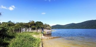 Lagoa do Peri volta ao nível normal com chuvas e ações de mitigação - foto da orla da lagoa próximo ao local de captação