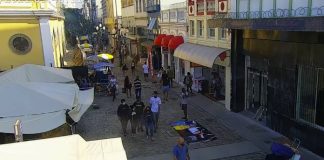 pessoas andando em calçadão do centro de florianópolis - Restrição de atividades na Grande Florianópolis