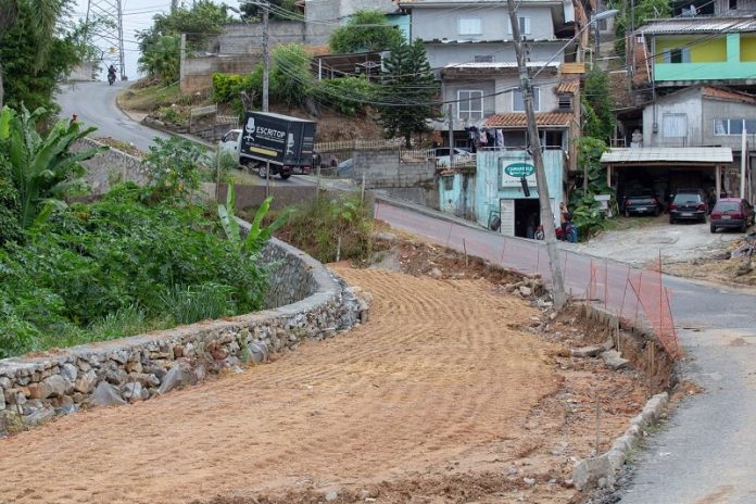 traçado da rua elias merise em obras