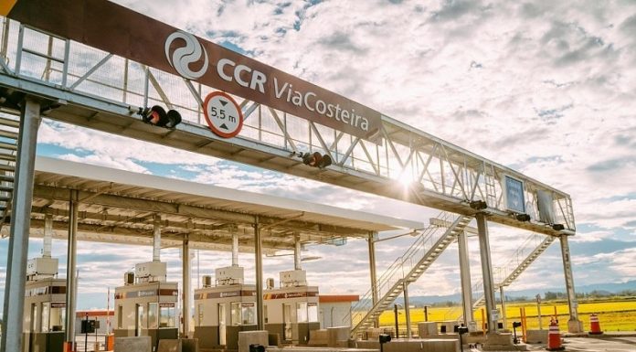 praça de pedágio com logo da ccr viacosteira - inicia em 2/5 cobrança na br 101 sul em sc