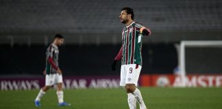 Fred em campo pelo Fluminense contra River Plate