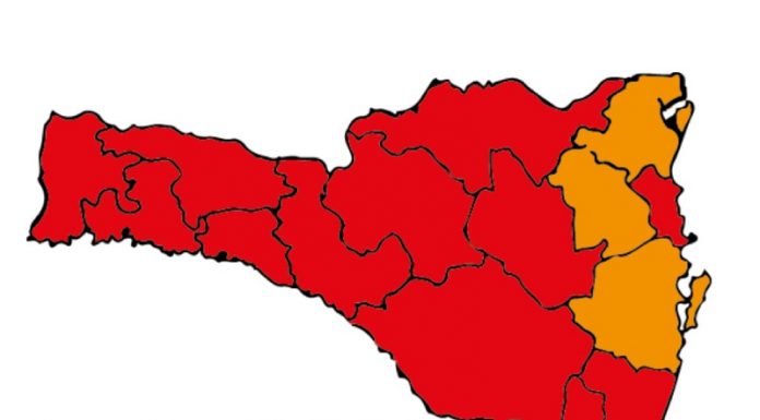 SC tem melhora de risco em duas regiões, mas 13 continuam em patamar gravíssimo