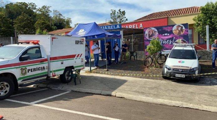 caminhão do igp em frente à creche aquarela após o atentado em saudades