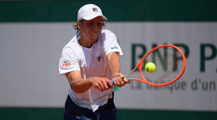 Pedro Boscardin vence a primeira partida em Roland Garros