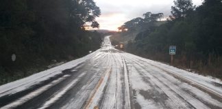 rodovia exbranquiçada e congelada - Temperatura chega a -8ºC em Bom Jardim da Serra, com sensação térmica de -41ºC