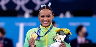 Rebeca Andrade ganha primeiro ouro da ginástica artística feminina