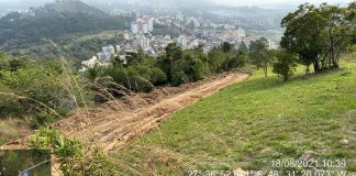 loteamento clandestino com via aberta em topo de morro no bairro pantanal florianópolis