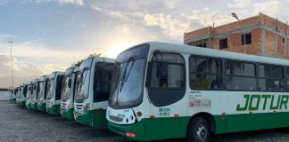 ônibus da jotur estacionados em pátio - empresa de transporte coletivo tem pedido de recuperação judicial aceito