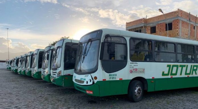 ônibus da jotur estacionados em pátio - empresa de transporte coletivo tem pedido de recuperação judicial aceito