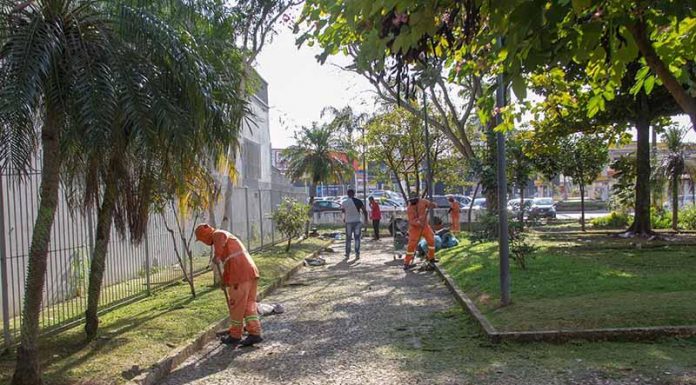 Equipe de aproximadamente 200 funcionários do município trabalha na limpeza geral nos bairros durante 30 dias