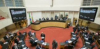 Silenciosamente, deputados da Alesc encaminham suas aposentadorias especiais