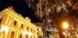 Cabeceira da Ponte Hercílio Luz e a Praça XV de Novembro serão os principais cenários de apresentações na capital