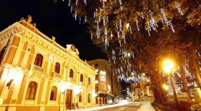 Cabeceira da Ponte Hercílio Luz e a Praça XV de Novembro serão os principais cenários de apresentações na capital