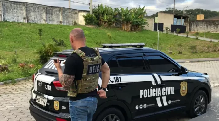 A Polícia Civil desencadeou a operação “Pedra Branca” em combate à distribuição de drogas em Santa Catarina e em outros Estados.