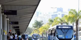 Transporte Público em Florianópolis - Ônibus no terminal