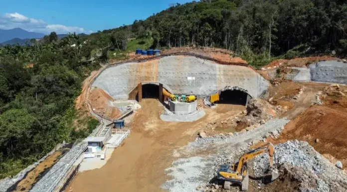 túnel do contorno viário da Grande Florianópolis em construção